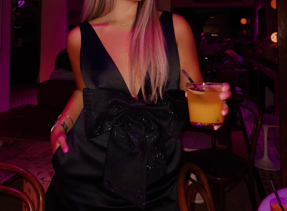 V Yakalı Siyah Midi Elbise - Görsel 3