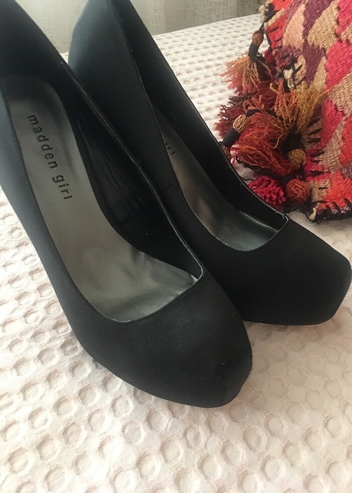 İnce topuk taşlı saten ayakkabı - Görsel 4