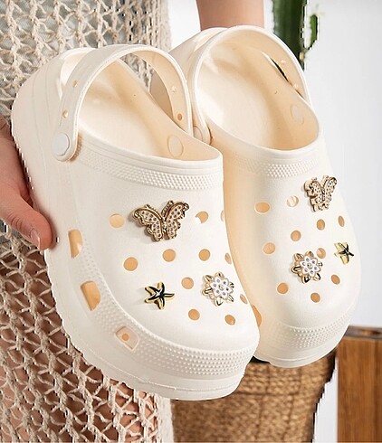 Krem crocs terlik