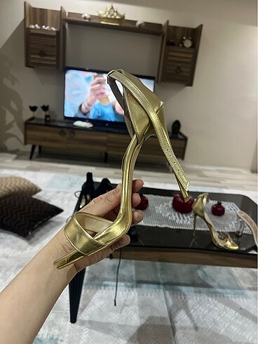 Diğer Gold renk ince topuk ayakkabı