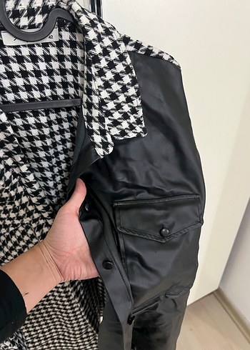 Düğmeli Siyah Beyaz Kareli Kadın Gömlek - Görsel 4