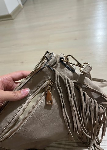 Derimod Bej-Gri Süet Püsküllü Kadın Çanta - Görsel 4