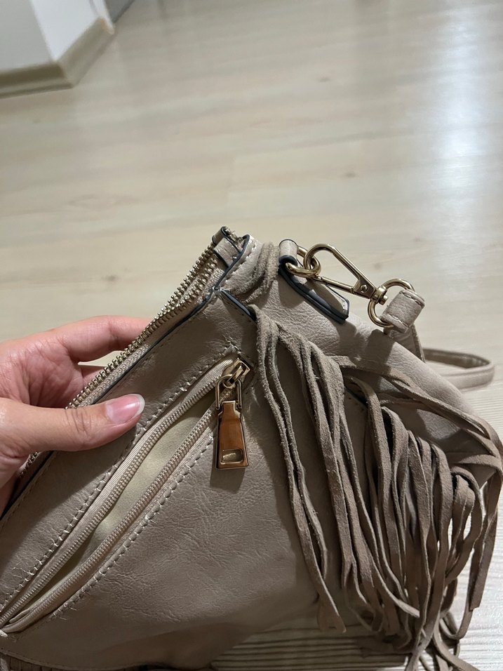 Derimod Bej-Gri Süet Püsküllü Kadın Çanta - Görsel 4