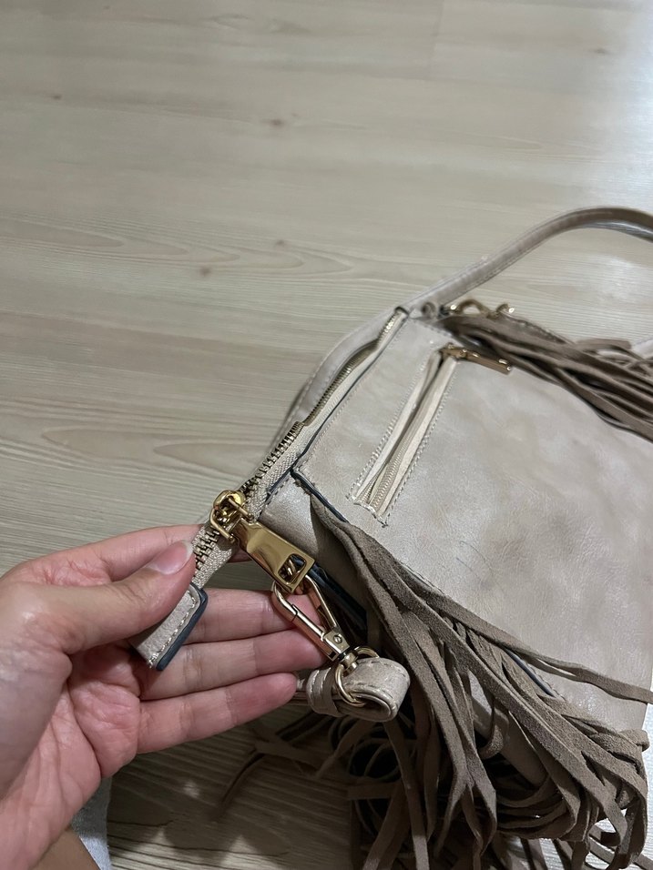 Derimod Bej-Gri Süet Püsküllü Kadın Çanta - Görsel 3