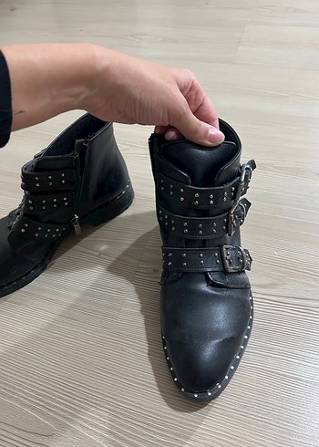 Siyah Deri Tokalı Bot - Görsel 3