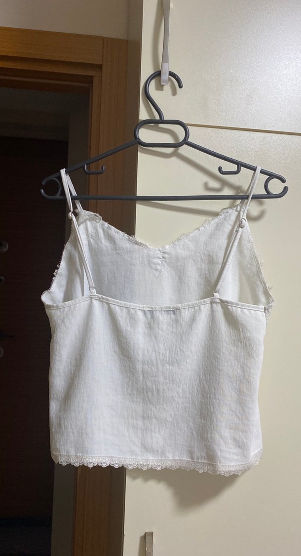 Dantel Detaylı Beyaz Keten Askılı Bluz - Görsel 4