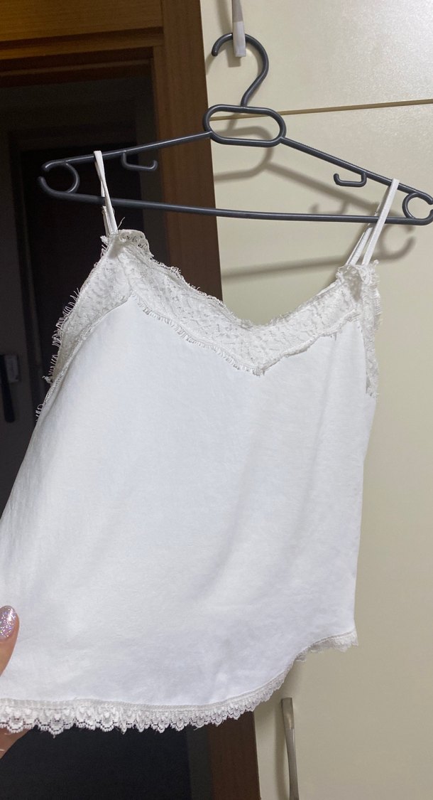 Dantel Detaylı Beyaz Keten Askılı Bluz - Görsel 2