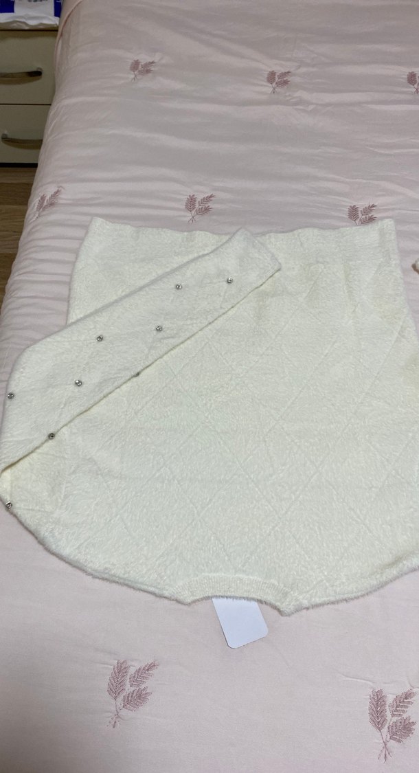 Nakışlı Beyaz Mini Triko Kazak - Görsel 3