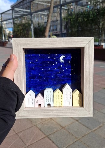 Ahşap Çerçeveli Mavi Gece Temalı Ev Dekoru