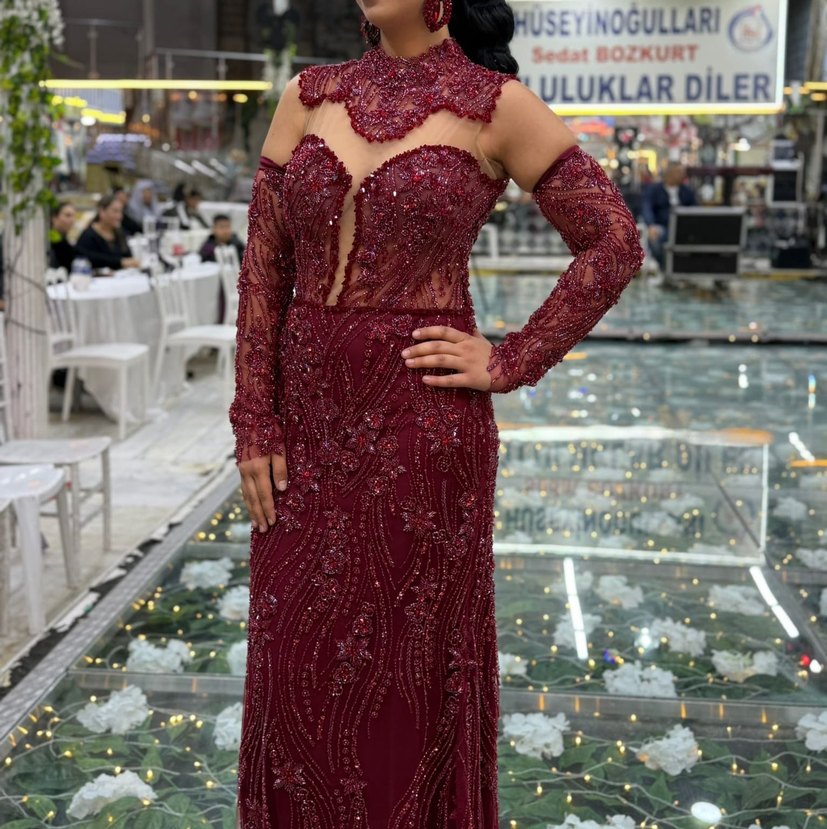 Bordo Uzun Kollu Boncuk İşlemeli Abiye Elbise - Görsel 2