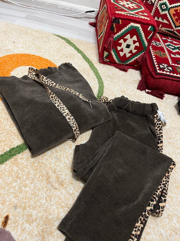 Leopar Desenli Kahverengi kadife Eşofman Takımı - Görsel 2