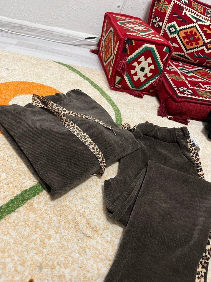 Leopar Desenli Kahverengi kadife Eşofman Takımı - Görsel 3