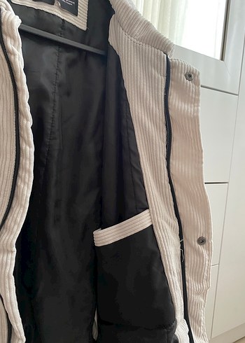 Pull and Bear Düğmeli Beyaz Unisex Mont