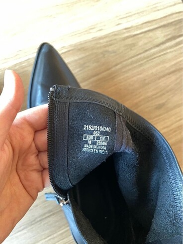 38 Beden siyah Renk Zara Bot