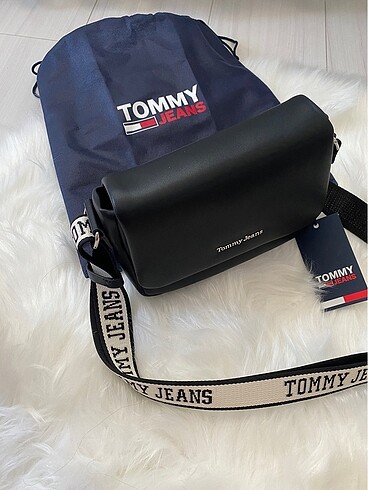 Tommy hilfiger çanta