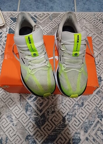 Nike air zoom 40.5 (7.5) beyaz fosforlu sarı