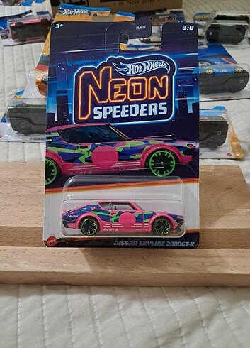 Hot Wheels Neon Speeders Nissan 2000 Gt-r