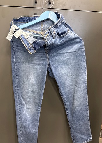 Levis mom jean