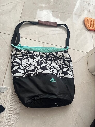 Adidas spor çantası