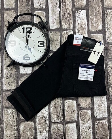 Tommy kot pantolonlarımız