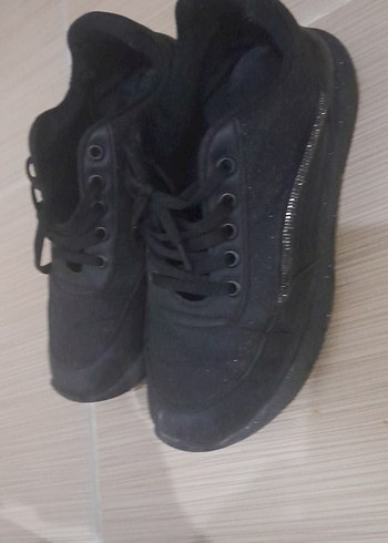 Siyah Bağcıklı Stiletto Topuklu Kadın Spor Ayakkabı