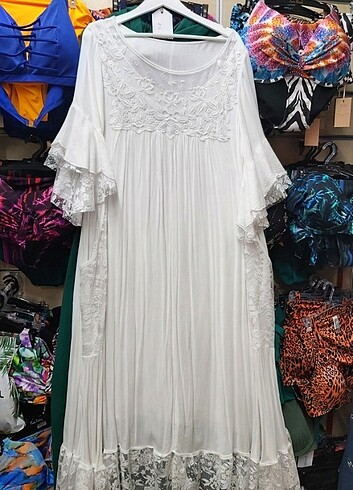 Güpürlü beyaz muhteşem şık elbise