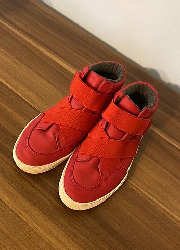 35 Beden zara boys ZARA kırmızı spor ayakkabı basketbol ayakkabısı