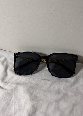 Zincir Detaylı Siyah Kadın Güneş Gözlüğü - Görsel 3