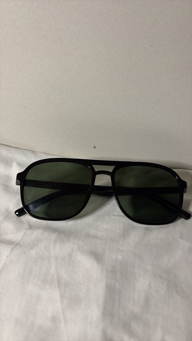 Siyah Minimalist Kadın Güneş Gözlüğü - Görsel 2