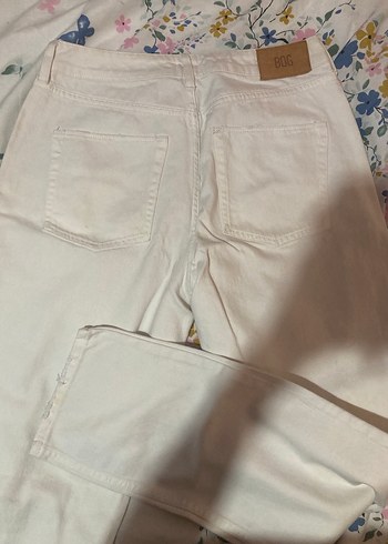 Beyaz Düğmeli Kadın Midi Kot Pantolon - Görsel 3