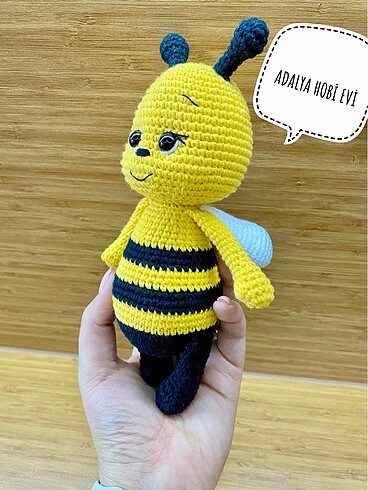 Amigurumi oyuncak arı