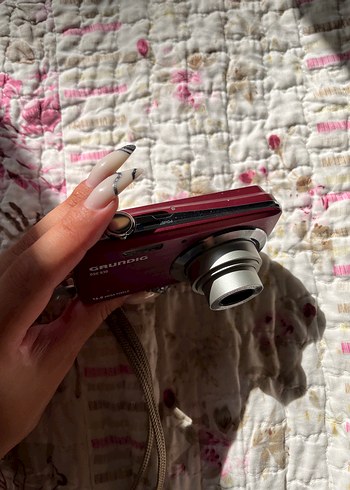 Beden Bordo Grundig Dijital Fotoğraf Makinesi