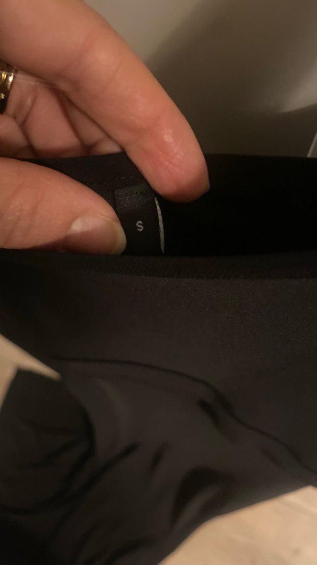 Milla Siyah Uzun Kolsuz V Yaka Elbise - Görsel 2