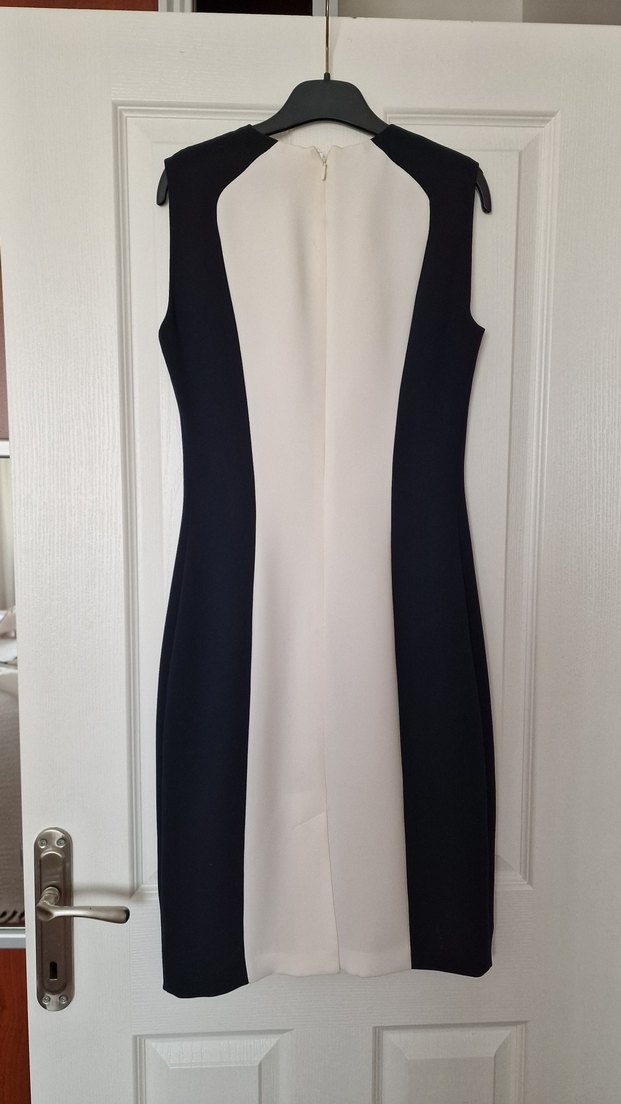 Şerit Detaylı Beyaz-Siyah Uzun Kalem Elbise - Görsel 2