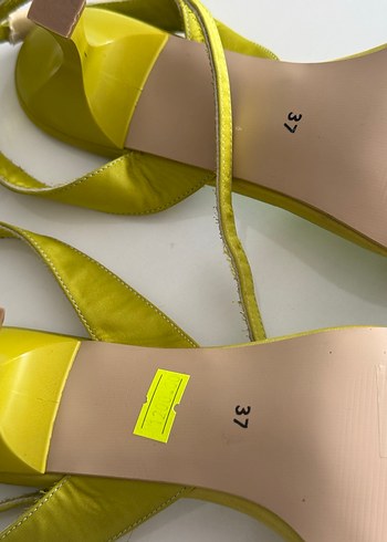 Parlak Pullu Çok Renkli Stiletto Topuklu Kadın Ayakkabı - Görsel 3