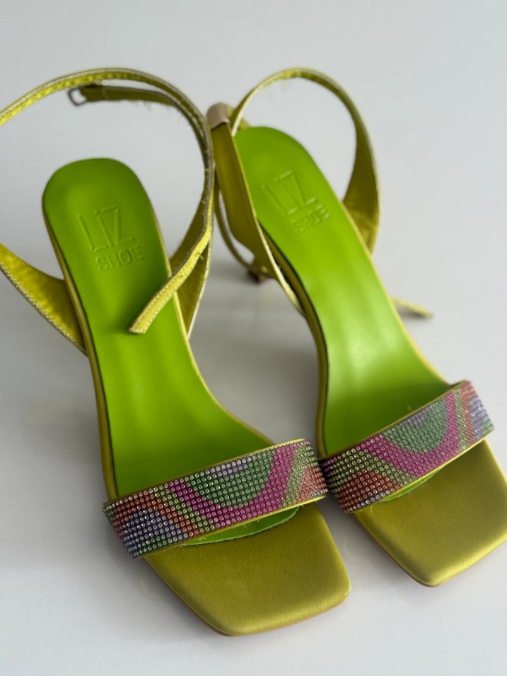 Parlak Pullu Çok Renkli Stiletto Topuklu Kadın Ayakkabı - Görsel 2