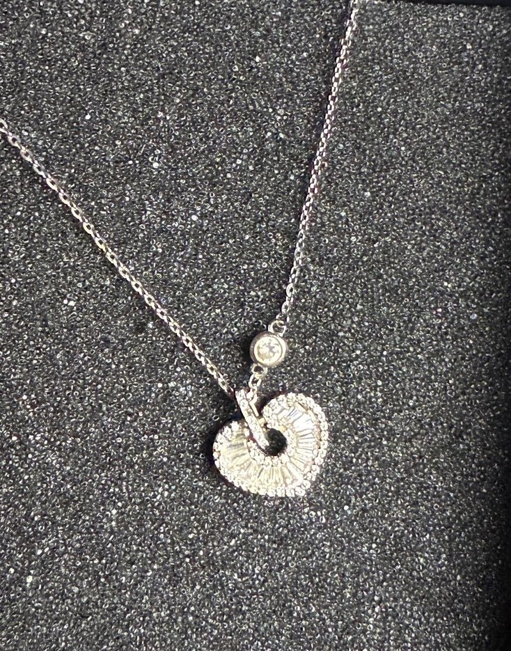 Zincir Detaylı So Chic Kalp Kolye - Görsel 3