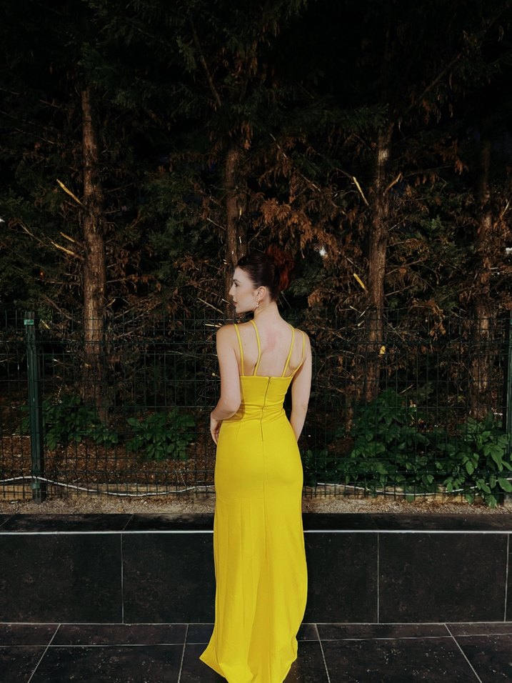 Sarı uzun abiye - Görsel 2