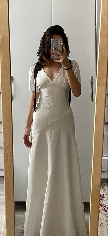 Beyaz Uzun Kısa Kollu Fiyonk Detaylı Elbise - Görsel 3