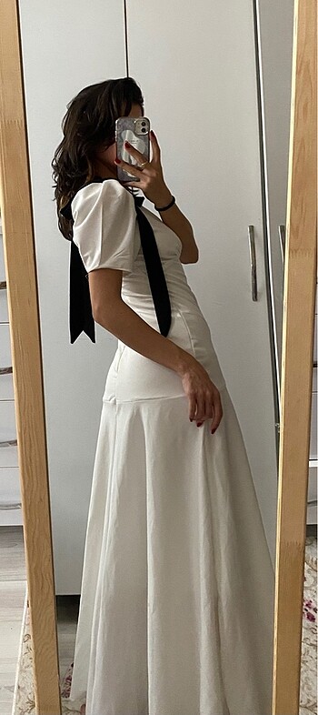 Beyaz Uzun Kısa Kollu Fiyonk Detaylı Elbise - Görsel 2