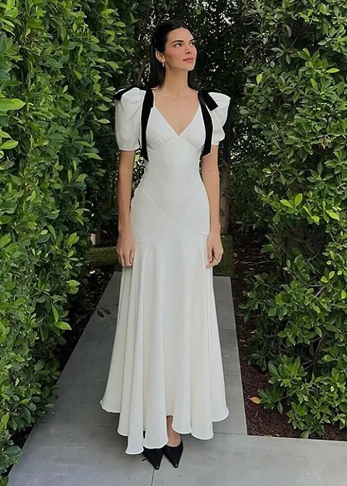 Beyaz Uzun Kısa Kollu Fiyonk Detaylı Elbise - Görsel 5