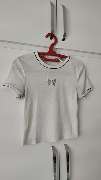 Beyaz crop t-shirt