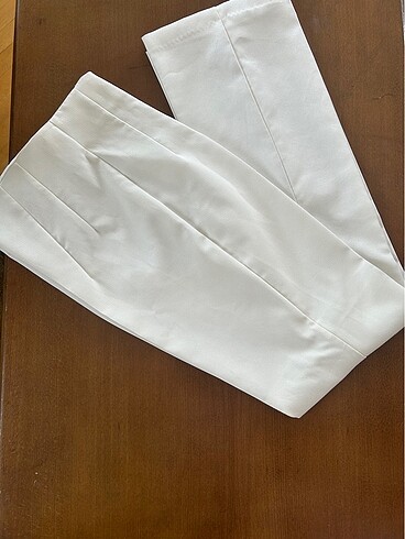 Zara Beyaz kumaş pantolon
