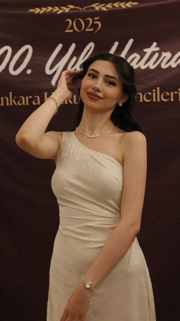 Beyaz Drapeli Uzun Kadın Elbise - Görsel 5
