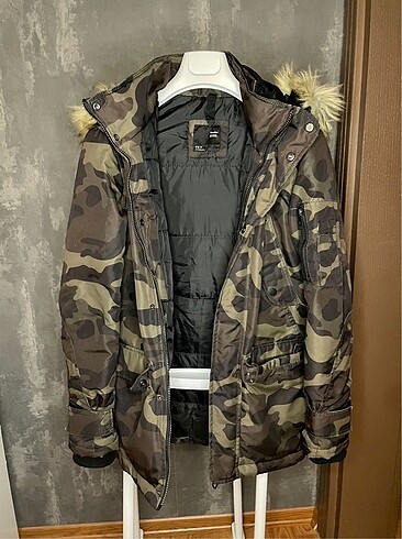 Bershka Kamuflaj Mont