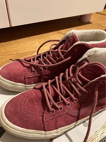 Vans kırmızı bot