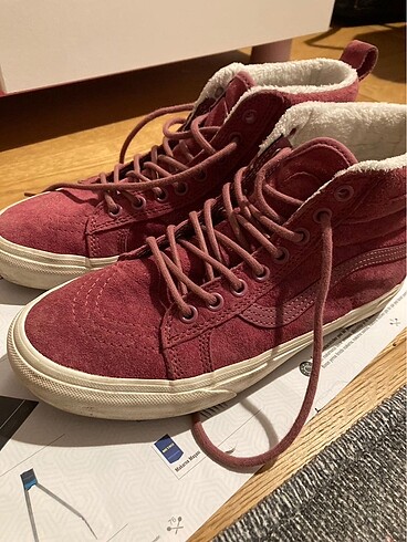 39 Beden Vans kırmızı bot