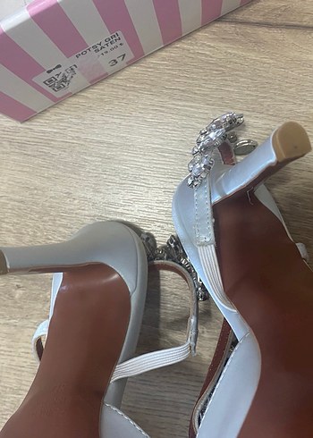 Beyaz İşlemeli Saten Yüksek Topuklu Kadın Abiye Ayakkabı - Görsel 5