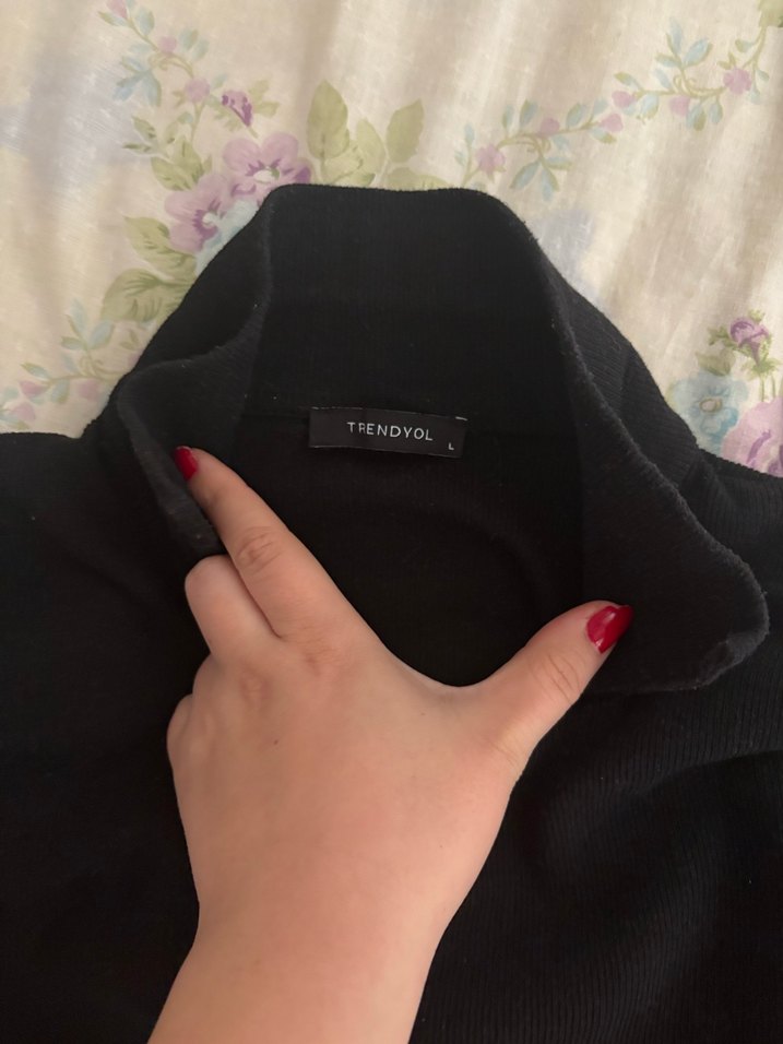 Düğmeli Siyah V Yakalı Kadın Bluz - Görsel 2