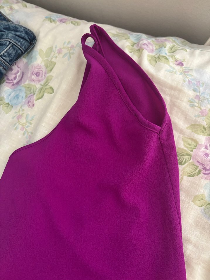 Mor V Yakalı Kolsuz Tişört - Görsel 3